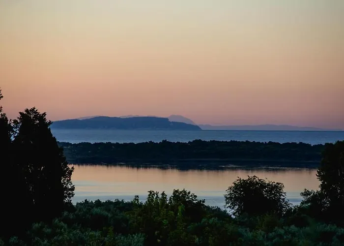 Serene With Stunning Sea Views - 1 Bedroom & Plunge Pool Вилла *